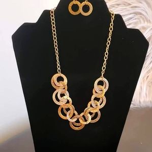 Brand new paparazzi necklace and earrings
